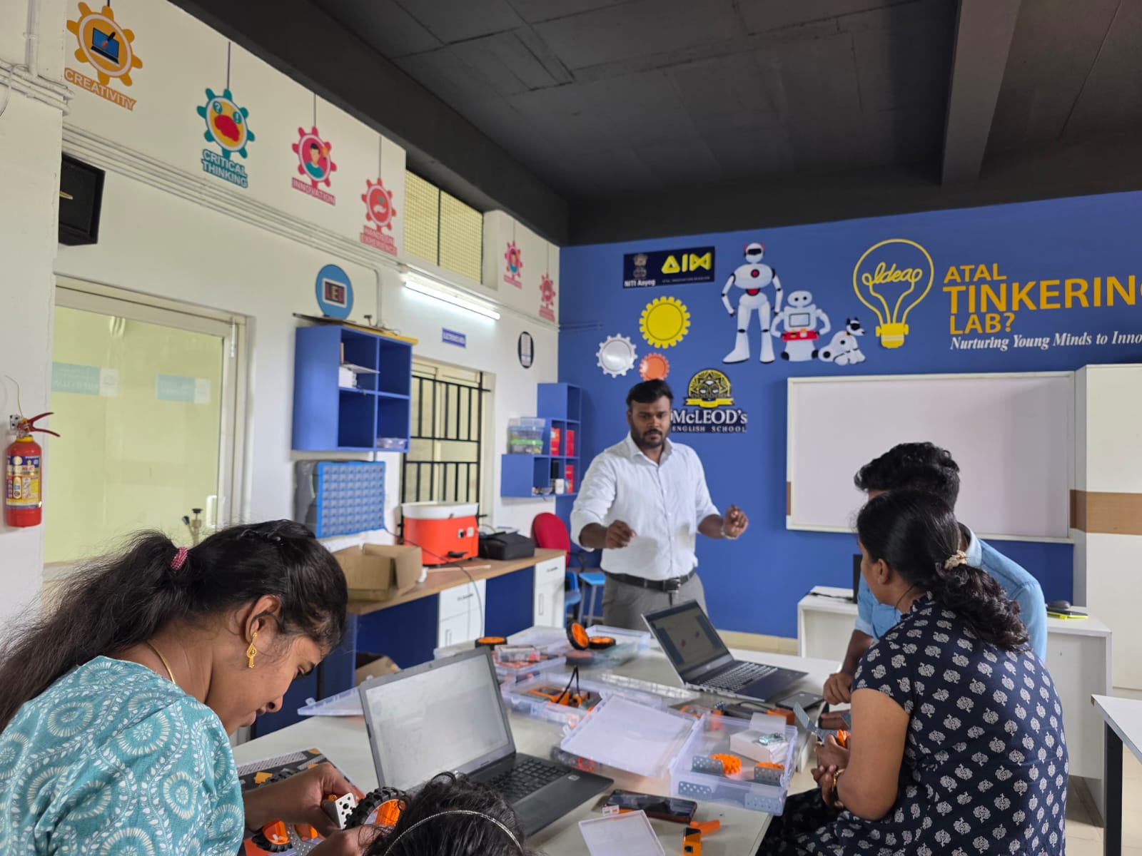 Robotics Training for Teachers — McLeods English School
